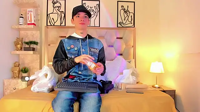 SexyJuliii21 online show from 09-24-25, 09:07