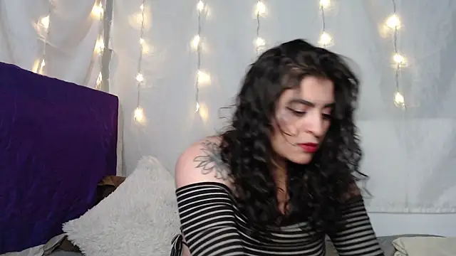 Snapshot of Marci_owo chatting on 12-17-24, 06:31 Marci owo online show from 12-17-24, 06:31