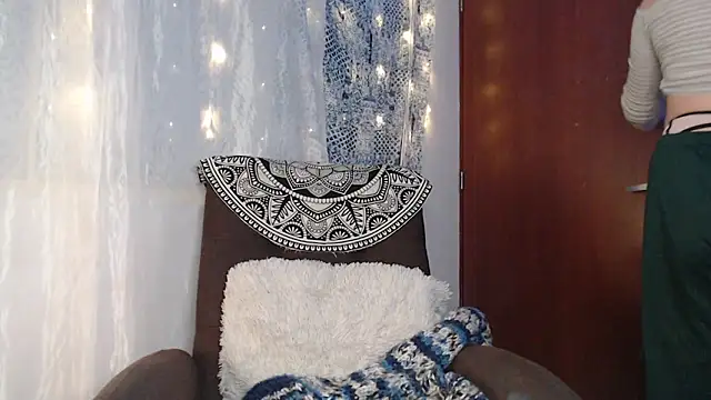 Snapshot of Marci_owo chatting on 01-24-25, 01:24 Marci owo online show from 01-24-25, 01:24