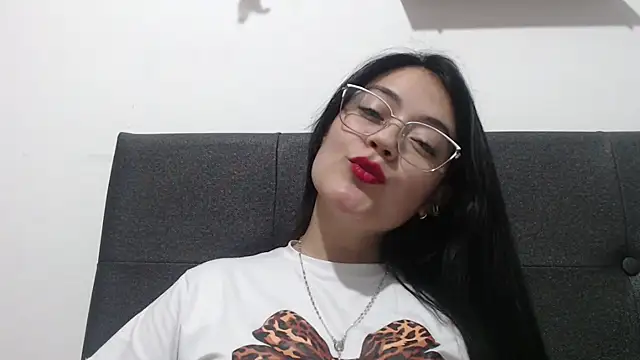 Snapshot of Alisha_99 chatting on 10-27-25, 01:09 Alisha 99 online show from 10-27-25, 01:09