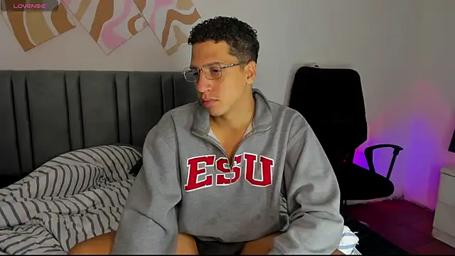 Snapshot of matt_benji chatting on 05-12-26, 05:37 matt benji online show from 05-12-26, 05:37
