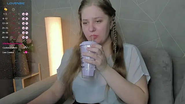 Snapshot of Megan_Violer chatting on 12-12-24, 06:21 Megan Violer online show from 12-12-24, 06:21