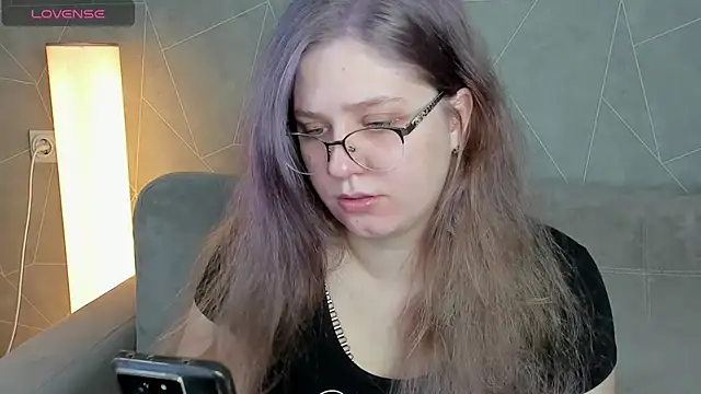 Snapshot of Megan_Violer chatting on 12-18-24, 03:44 Megan Violer online show from 12-18-24, 03:44