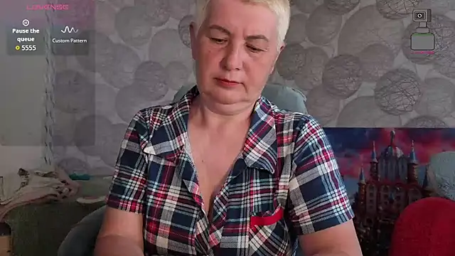 NicoleOlla online show from 05-05-26, 02:19