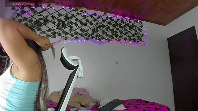 Snapshot of Pucaa_ chatting on 06-30-26, 10:05 Pucaa online show from 06-30-26, 10:05
