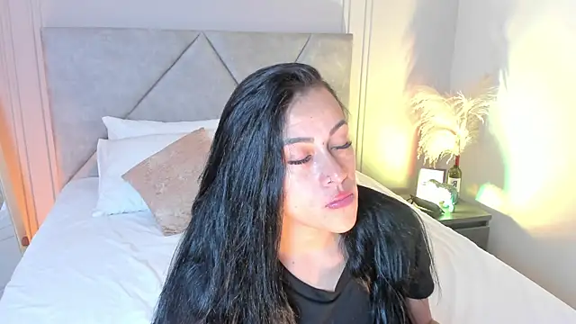 Snapshot of Miss_Ambeer chatting on 03-08-26, 01:04 Miss Ambeer online show from 03-08-26, 01:04