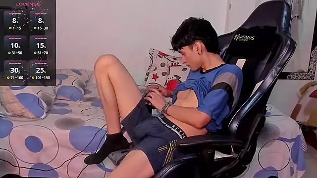 Snapshot of cute_diego_ chatting on 10-03-25, 10:40 cute diego online show from 10-03-25, 10:40