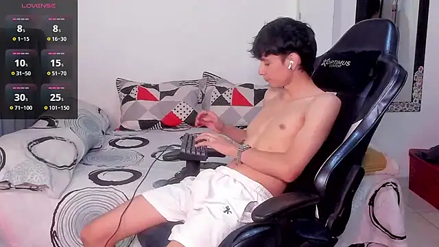 Snapshot of cute_diego_ chatting on 10-22-25, 11:04 cute diego online show from 10-22-25, 11:04