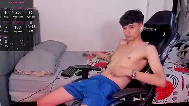 Snapshot of cute_diego_ chatting on 11-15-25, 11:32 cute diego online show from 11-15-25, 11:32