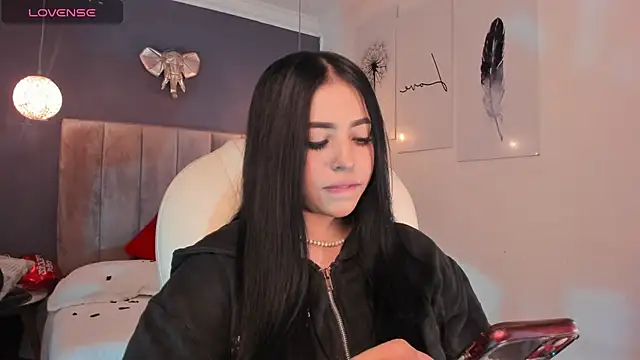 Snapshot of Maaiitee chatting on 02-15-25, 12:43 Maaiitee online show from 02-15-25, 12:43