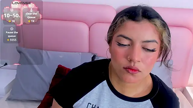 Snapshot of taylor_cupper chatting on 10-24-25, 09:00 taylor cupper online show from 10-24-25, 09:00