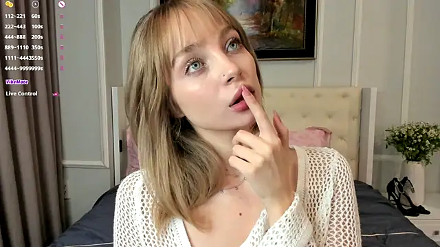 Snapshot of _LISA_BABYMETAL_ chatting on 12-20-25, 08:10 LISA BABYMETAL online show from 12-20-25, 08:10