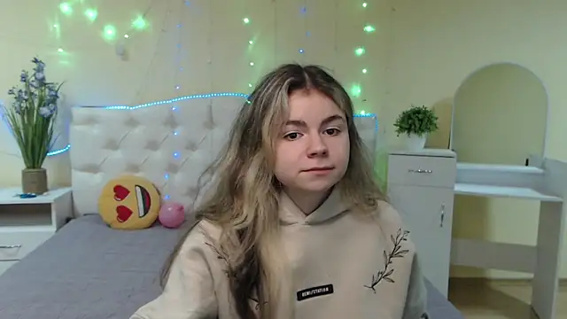 TinaRedly online show from 01-15-25, 06:40