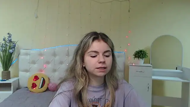 TinaRedly online show from 01-15-25, 09:41