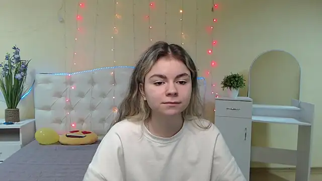 TinaRedly online show from 01-20-25, 06:32