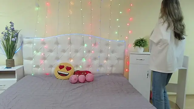 TinaRedly online show from 01-28-25, 12:57