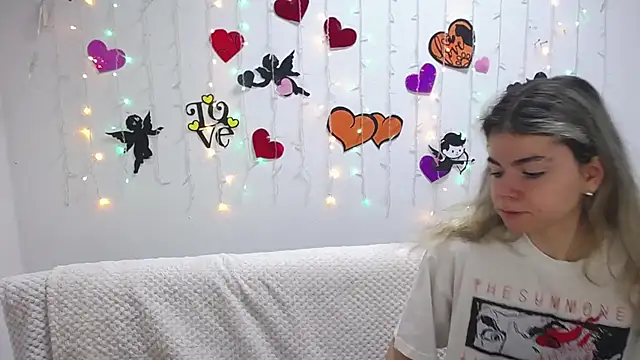 TinaRedly online show from 01-31-25, 06:36