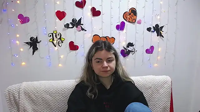 TinaRedly online show from 02-03-25, 06:28