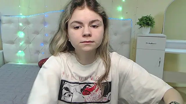 TinaRedly online show from 02-04-25, 03:44