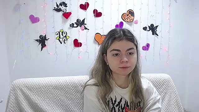 TinaRedly online show from 02-21-25, 09:43