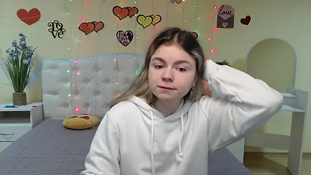 TinaRedly online show from 03-12-25, 06:33