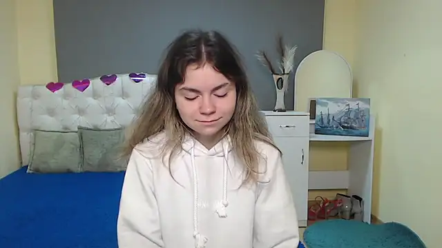 TinaRedly online show from 09-26-25, 06:06