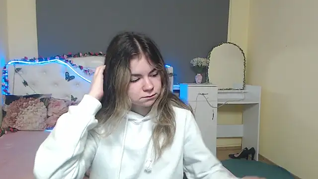 TinaRedly online show from 05-03-26, 05:13