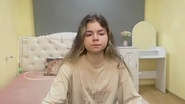 TinaRedly online show from 05-11-26, 06:05