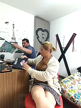 hotandfierylatinos2023 online show from 03-10-25, 05:18