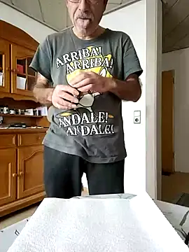 bottomhairy online show from 12-06-24, 11:44