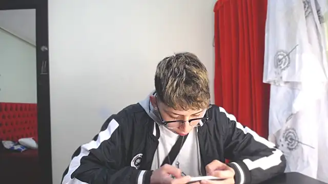  Thomas hot  online show from 01-08-25, 04:11