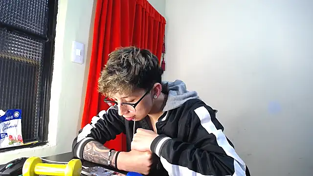  Thomas hot  online show from 02-01-25, 09:40