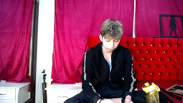  Thomas hot  online show from 03-04-25, 07:08