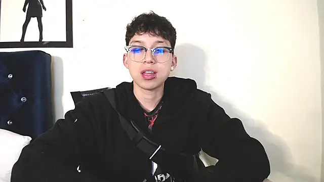  Thomas hot  online show from 10-24-25, 01:35