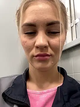 Snapshot of DreamGirl-777 chatting on 12-04-24, 04:21 DreamGirl-777 online show from 12-04-24, 04:21