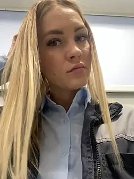 Snapshot of DreamGirl-777 chatting on 12-10-24, 04:45 DreamGirl-777 online show from 12-10-24, 04:45