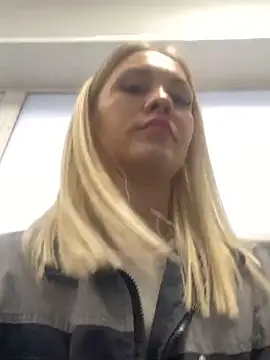 Snapshot of DreamGirl-777 chatting on 01-17-25, 05:00 DreamGirl-777 online show from 01-17-25, 05:00