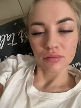 Snapshot of DreamGirl-777 chatting on 01-19-25, 10:06 DreamGirl-777 online show from 01-19-25, 10:06