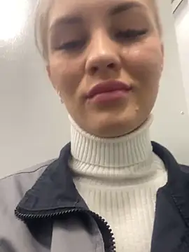 Snapshot of DreamGirl-777 chatting on 01-21-25, 03:59 DreamGirl-777 online show from 01-21-25, 03:59