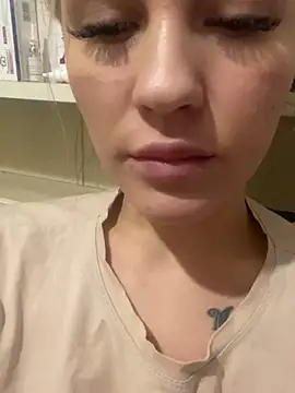 Snapshot of DreamGirl-777 chatting on 01-21-25, 01:00 DreamGirl-777 online show from 01-21-25, 01:00