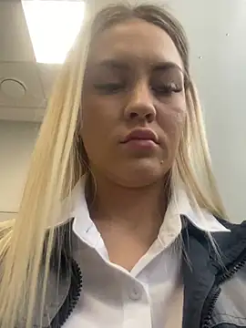 Snapshot of DreamGirl-777 chatting on 01-22-25, 07:25 DreamGirl-777 online show from 01-22-25, 07:25