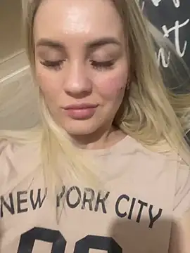 Snapshot of DreamGirl-777 chatting on 01-22-25, 02:14 DreamGirl-777 online show from 01-22-25, 02:14