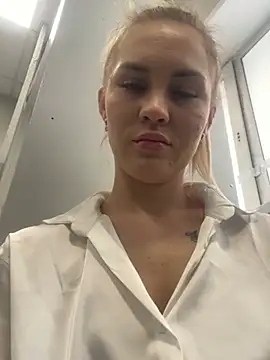 Snapshot of DreamGirl-777 chatting on 01-23-25, 10:11 DreamGirl-777 online show from 01-23-25, 10:11