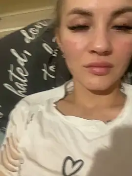 Snapshot of DreamGirl-777 chatting on 02-01-25, 12:47 DreamGirl-777 online show from 02-01-25, 12:47