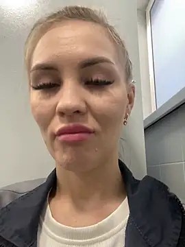 Snapshot of DreamGirl-777 chatting on 02-03-25, 04:35 DreamGirl-777 online show from 02-03-25, 04:35