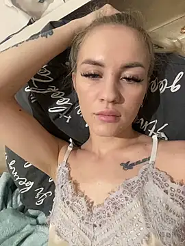 Snapshot of DreamGirl-777 chatting on 02-08-25, 04:04 DreamGirl-777 online show from 02-08-25, 04:04