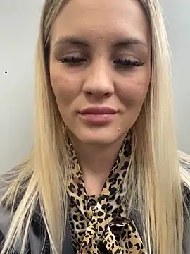 Snapshot of DreamGirl-777 chatting on 02-10-25, 07:15 DreamGirl-777 online show from 02-10-25, 07:15