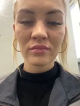 Snapshot of DreamGirl-777 chatting on 02-12-25, 04:23 DreamGirl-777 online show from 02-12-25, 04:23