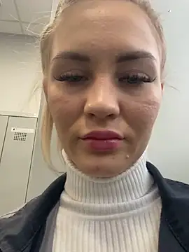 Snapshot of DreamGirl-777 chatting on 02-17-25, 04:42 DreamGirl-777 online show from 02-17-25, 04:42