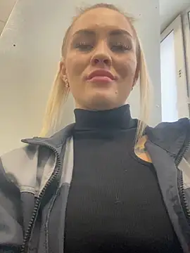 Snapshot of DreamGirl-777 chatting on 02-19-25, 04:23 DreamGirl-777 online show from 02-19-25, 04:23